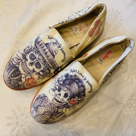 Goby Skull Day of the Dead Slip On Forever Love Canvas Shoe EU39 size 8.5 SG - Picture 2 of 7